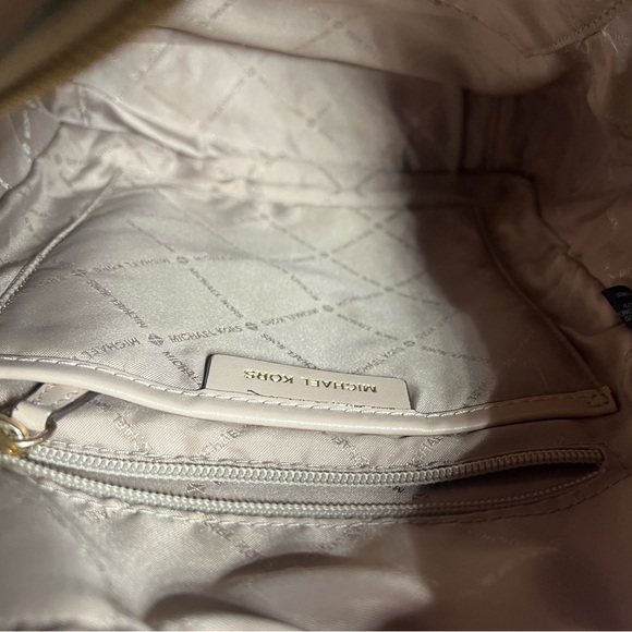 MICHAEL KORS Jaycee Medium Backpack - Picture 7 of 11